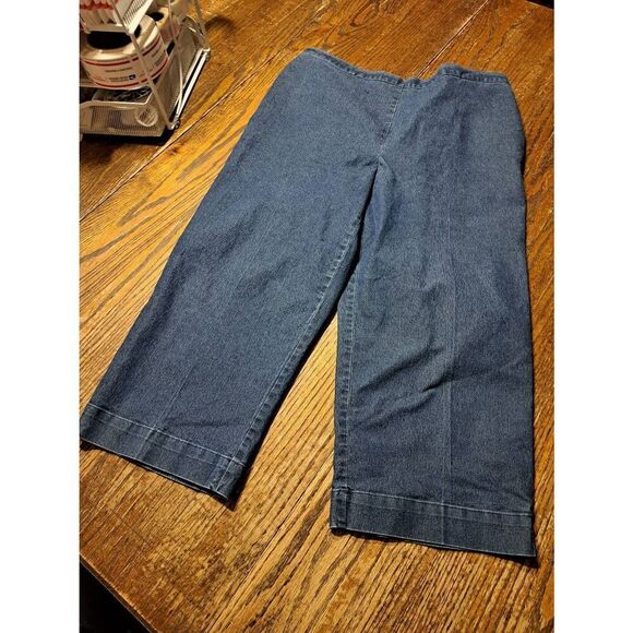 Alfred Dunner Size 12 Denim Capris Blue Jean Pedal Pushers Elastic Waist Skimmer - Picture 1 of 2